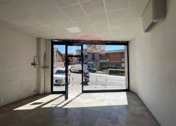 Stanza vuota - Locale Commerciale VIA IV NOVEMBRE
 
8, Campobasso - foto 10