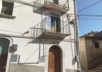 Edificio all\'aperto - Casa semi indipendente Via Chiesa
 
6, Gildone - foto 1