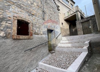 Scale - Casa semi indipendente via San Pietro
 
67, Casalciprano - foto 4