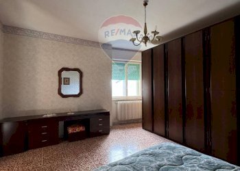 Camera / camera da letto - Appartamento via Sottogiardino
 
18, Oratino - foto 13