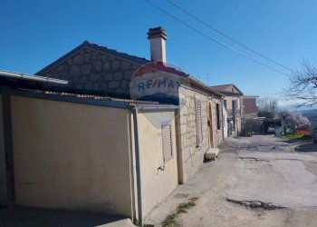 Edificio all\'aperto - Casa indipendente Via San Giovanni Dei Gelsi
 
126, Campobasso - foto 3