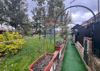 Giardino - Villa a Schiera La Grande Quercia Nuova - quarzo
 
3, Vinchiaturo - foto 17