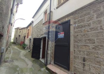 Edificio all\'aperto - Casa semi indipendente via vico lungo
 
48/50, Lucito - foto 9