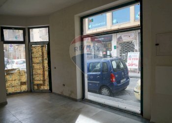Stanza vuota - Locale Commerciale Piazza Bovio
 
2, Enna - foto 3