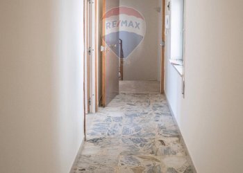 Hall / corridoio - Independent house Via Apollonio Di Bilio
 
4, Enna - photo 5
