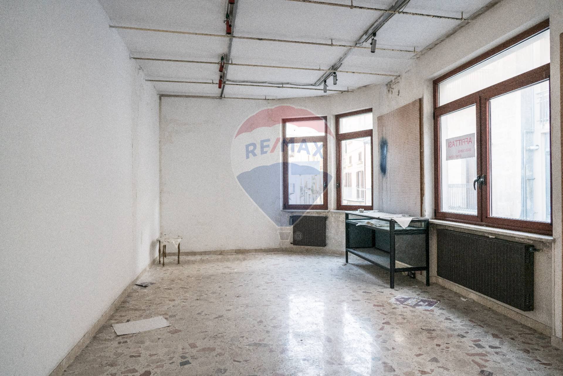 Stanza vuota - Locale Commerciale Via Roma
 
208, Enna - foto 1