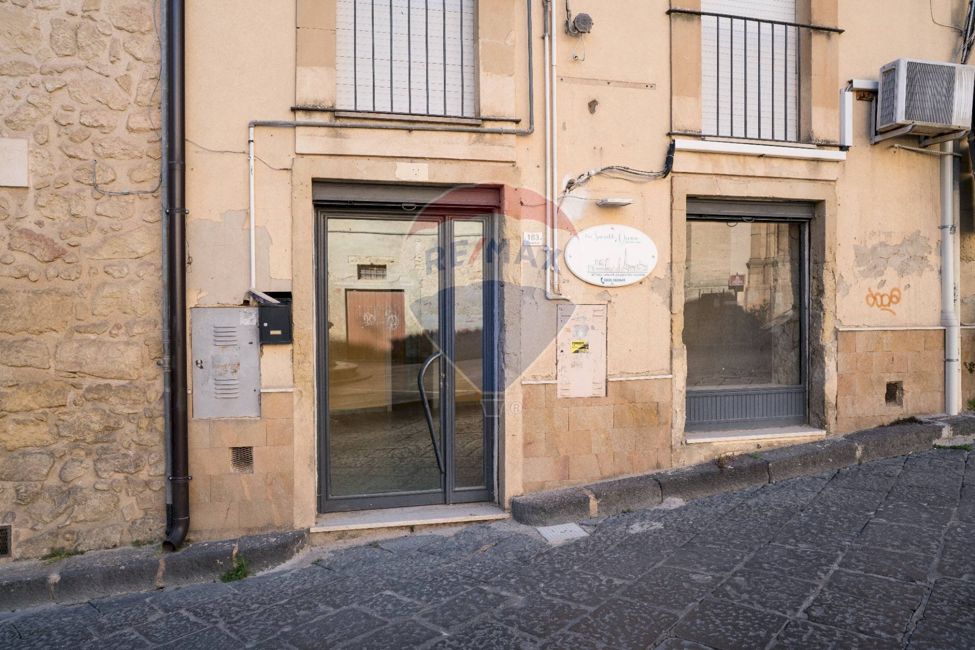 Edificio all\'aperto - Locale Commerciale Via Roma
 
183, Enna - foto 2