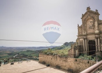 Edificio all\'aperto - Independent house Piazza San Pietro, Calascibetta - photo 8