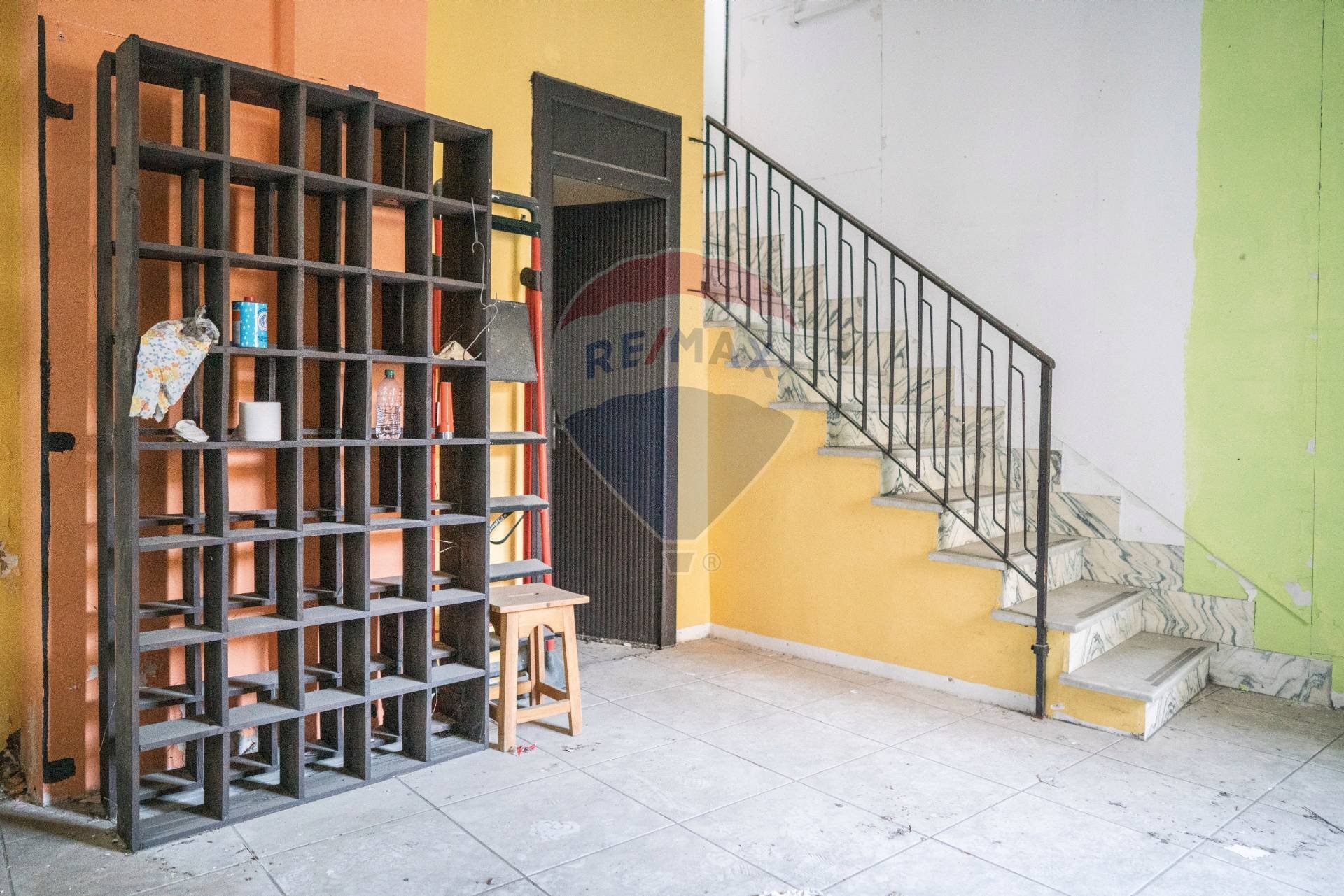 Scale - Attività Commerciale Via Roma
208, Enna - foto 2