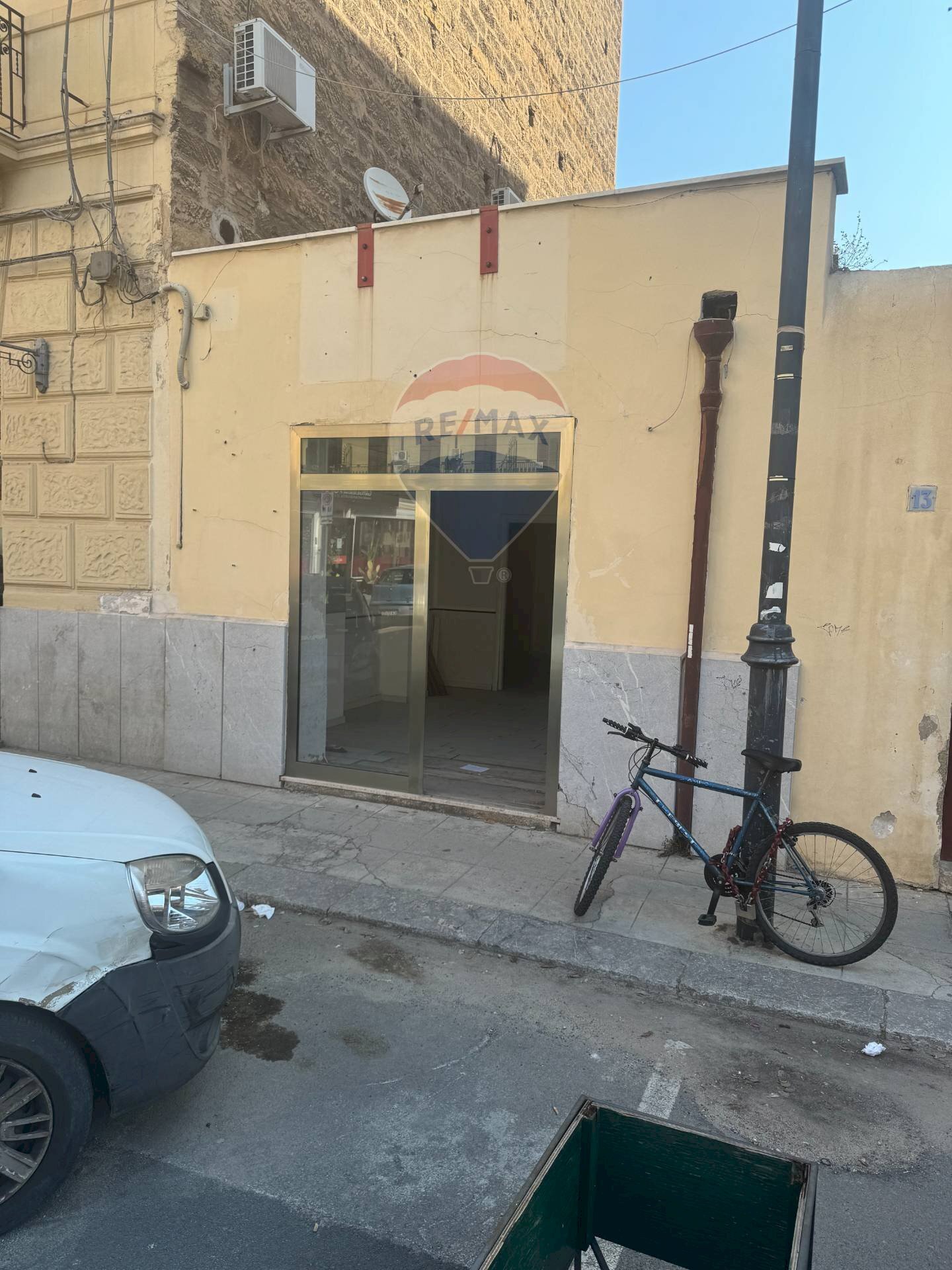 Edificio all\'aperto - Negozio Piazza Nasce'
 
12, Palermo - foto 1