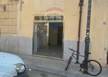 Edificio all\'aperto - Negozio Piazza Nasce'
 
12, Palermo - foto 1