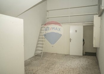 Stanza vuota - Locale Commerciale Via Roma
 
152, Enna - foto 15