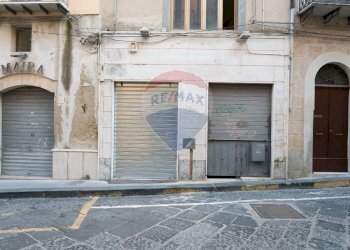 Edificio all\'aperto - Locale Commerciale Via Roma
 
152, Enna - foto 17
