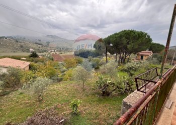 Vista delle montagne - Rustico contrada pianetto
 
snc, Santa Cristina Gela - foto 12