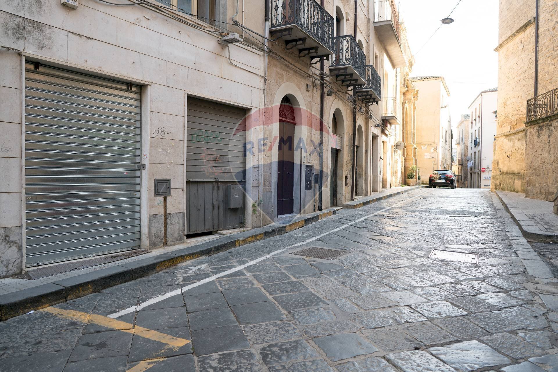 Edificio all\'aperto - Locale Commerciale Via Roma
 
150, Enna - foto 1