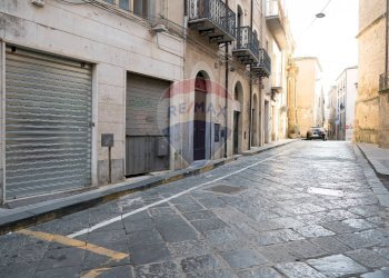 Edificio all\'aperto - Locale Commerciale Via Roma
 
150, Enna - foto 1