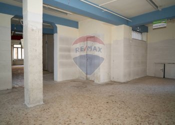 Stanza vuota - Locale Commerciale Via Roma
 
150, Enna - foto 9