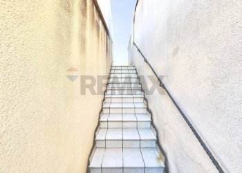 Scale - Villa Bifamiliare Via Benedetto Saputo
 
12, Terrasini - foto 9