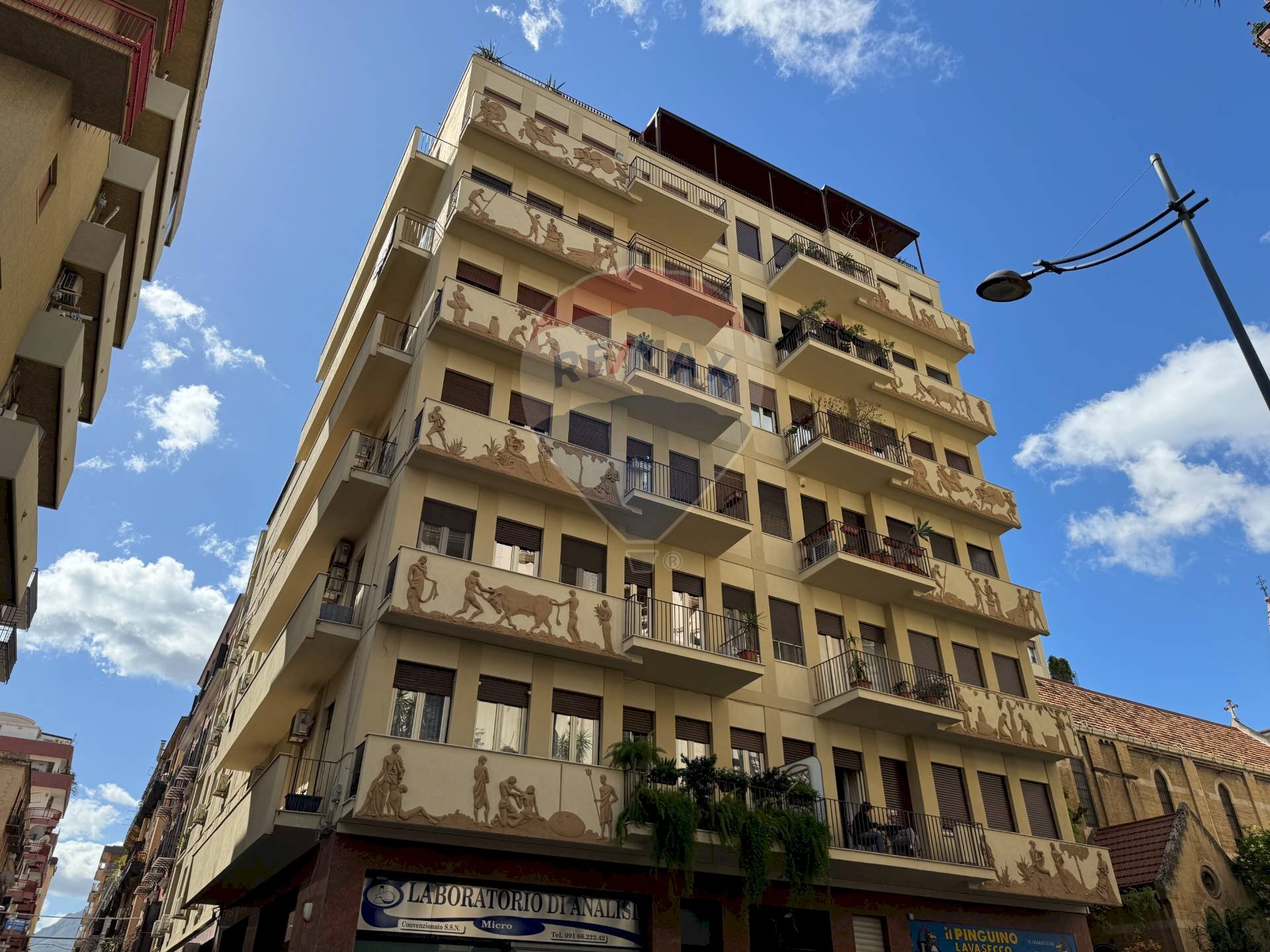 Edificio all\'aperto - Attico Via Mariano Stabile
 
118b, Palermo - foto 1