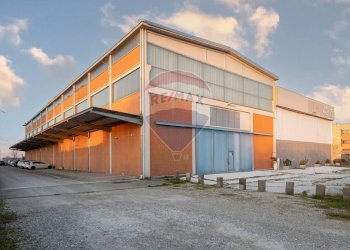 Edificio all\'aperto - Capannone Via Enrico Fermi
 
5, Fontevivo - foto 1