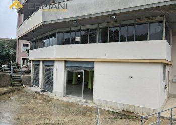 Foto 1 - Commercial Premises Ascoli Piceno - photo 1