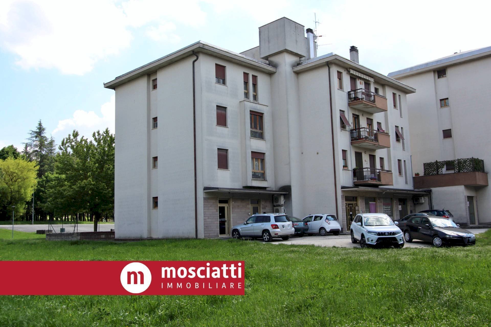 Foto 1 - Locale Commerciale Via A. De Gasperi
 
86, Matelica - foto 1