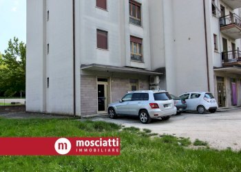 Foto 2 - Locale Commerciale Via A. De Gasperi
86, Matelica - foto 2