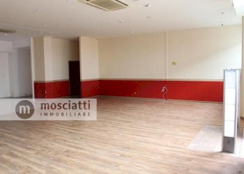 Foto 4 - Locale Commerciale Statale Muccese Nord, Matelica - foto 4