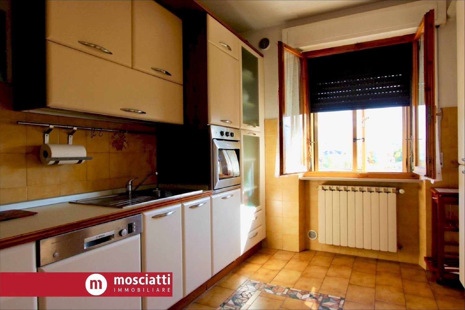 cucina - Appartamento Gabriele d'Annunzio, Castelraimondo - foto 3