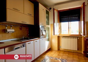 cucina - Appartamento Gabriele d'Annunzio, Castelraimondo - foto 3