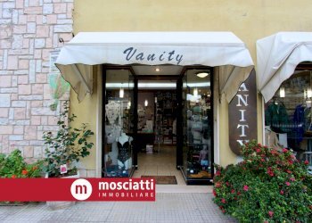 Foto 1 - Locale Commerciale Viale Martiri della Libertà, Matelica - foto 1