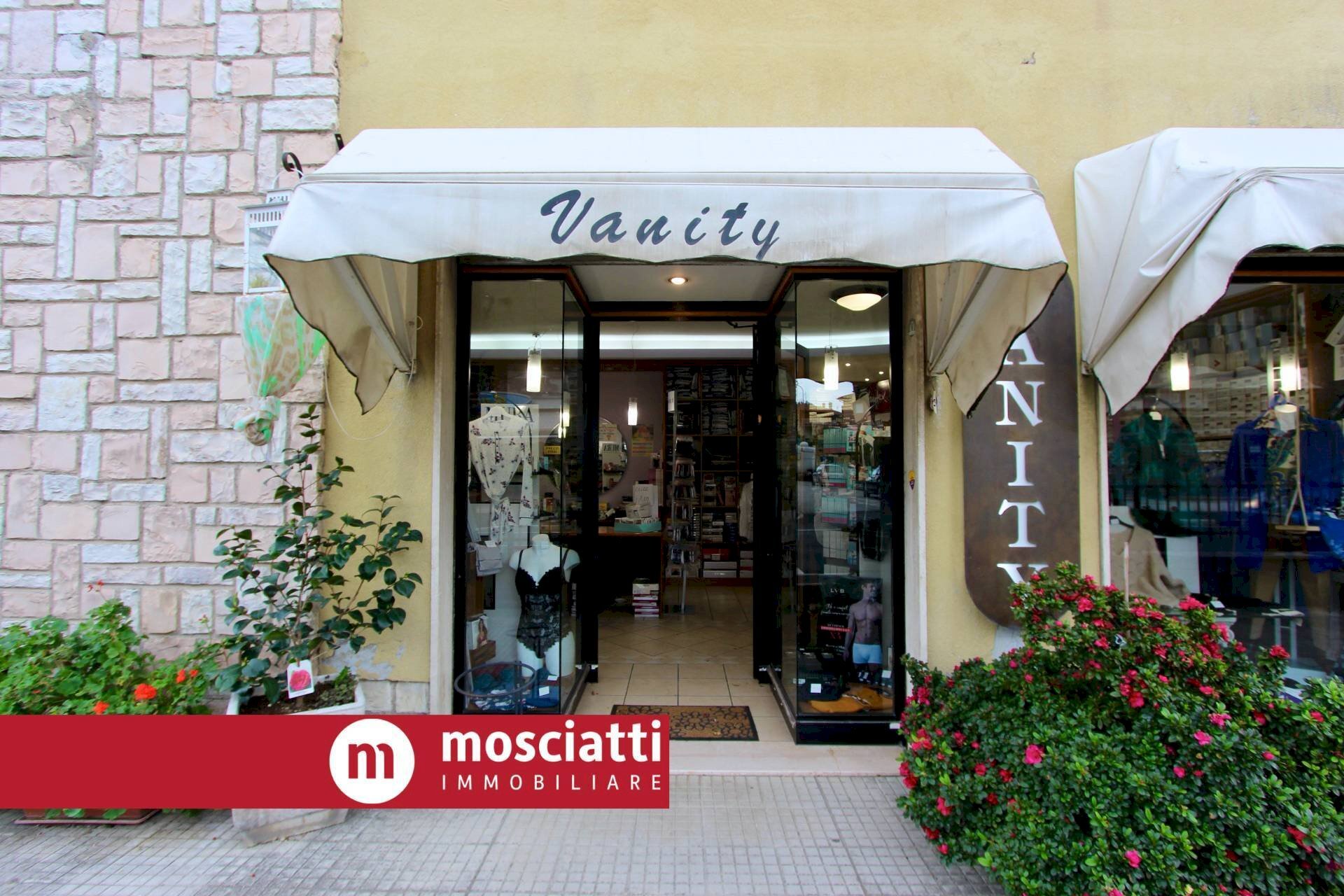 Foto 1 - Attività Commerciale Viale Martiri della Libertà, Matelica - foto 1