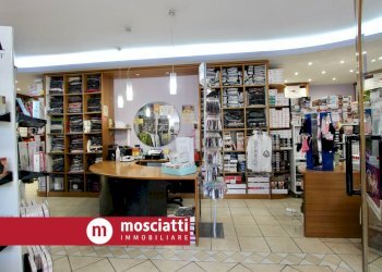 Foto 2 - Attività Commerciale Viale Martiri della Libertà, Matelica - foto 2