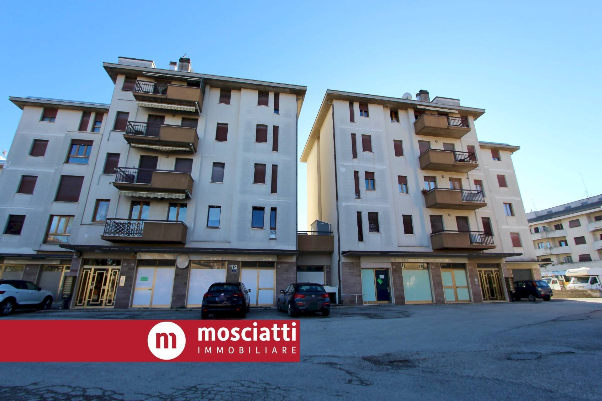 Foto 1 - Locale Commerciale Via A. De Gasperi, Matelica - foto 1