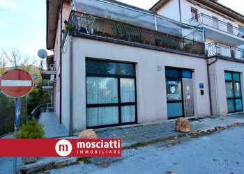 Foto 2 - Commercial Premises Via Roma
 
25, Esanatoglia - photo 2