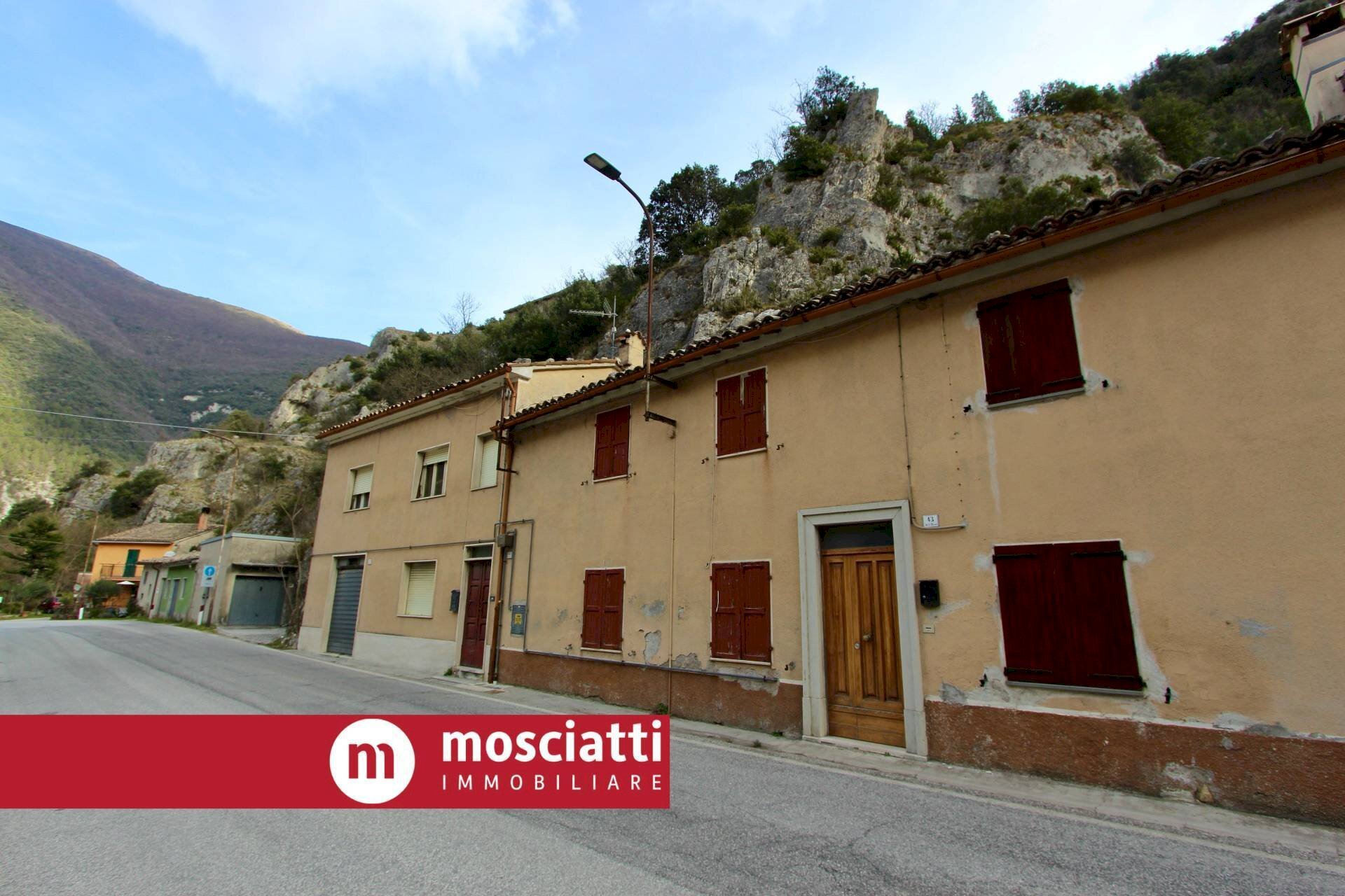 Foto 1 - Independent house Viale Rossini
 
43, Pioraco - photo 1