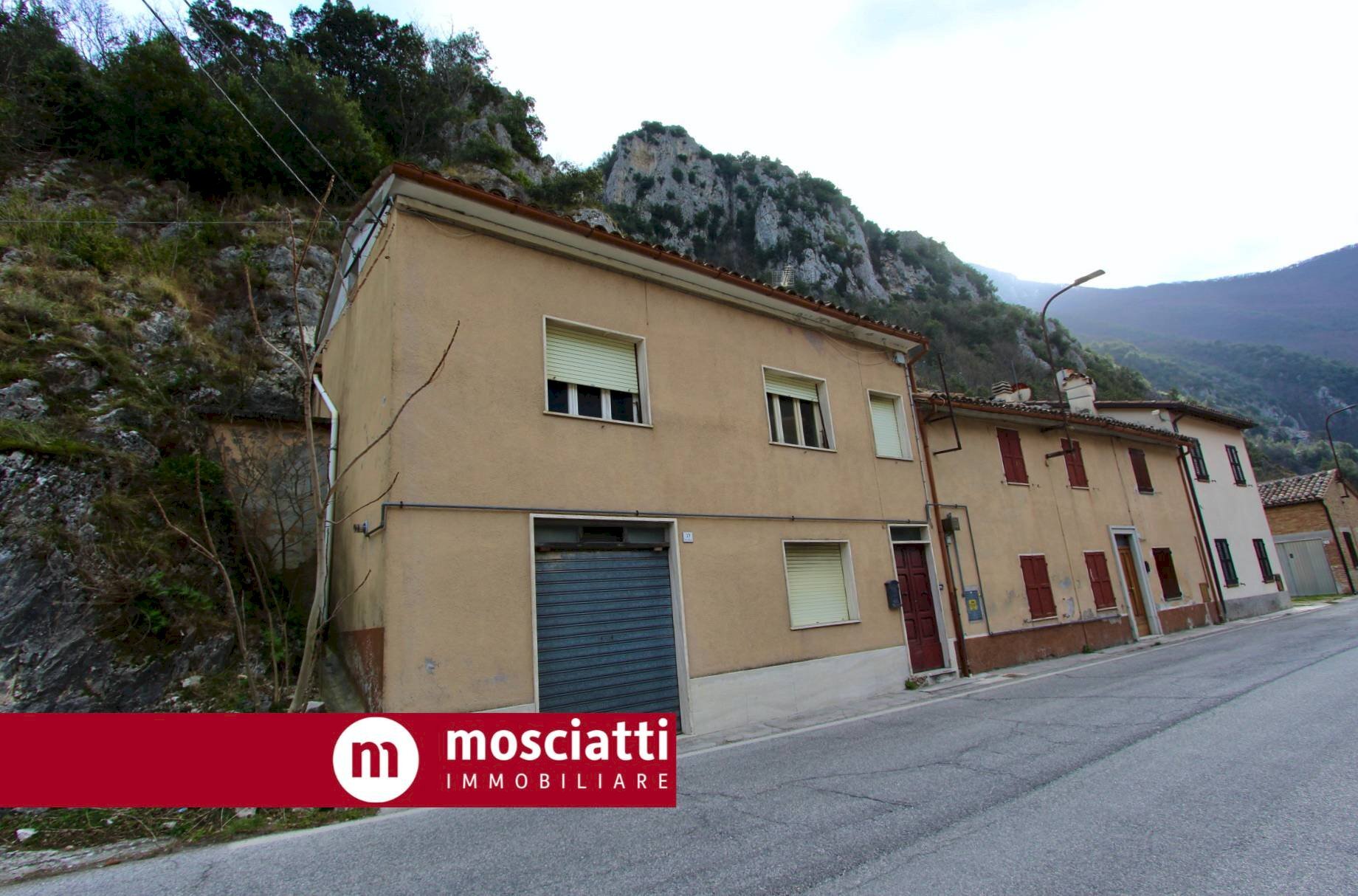 Foto 2 - Independent house Viale Rossini
 
43, Pioraco - photo 2