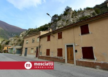 Foto 1 - Independent house Viale Rossini
 
43, Pioraco - photo 1