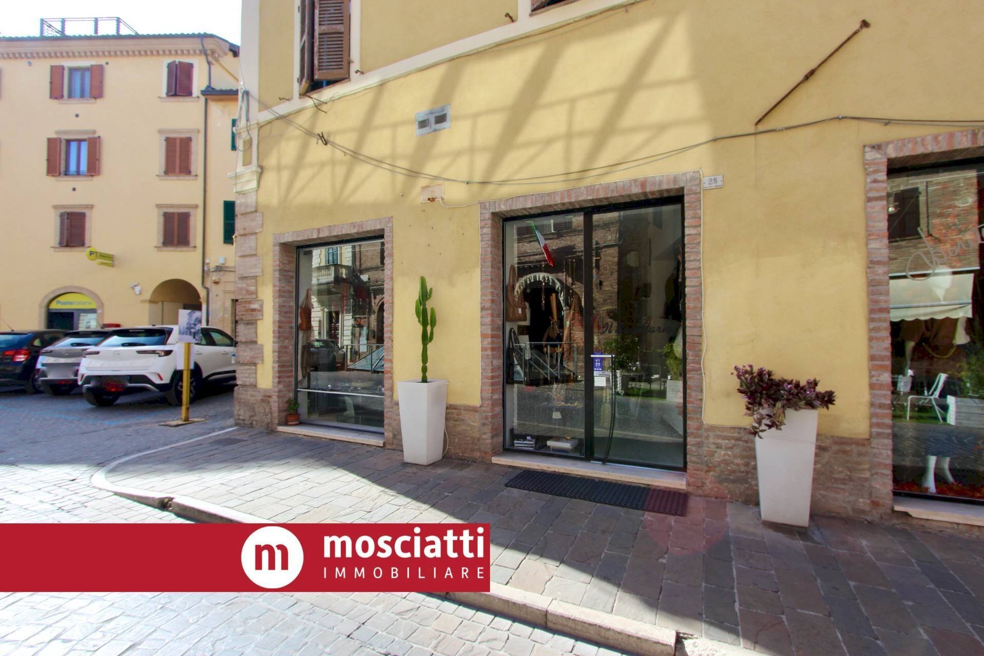 Foto 2 - Commercial Premises Corso Vittorio Emanuele
 
28, Matelica - photo 2