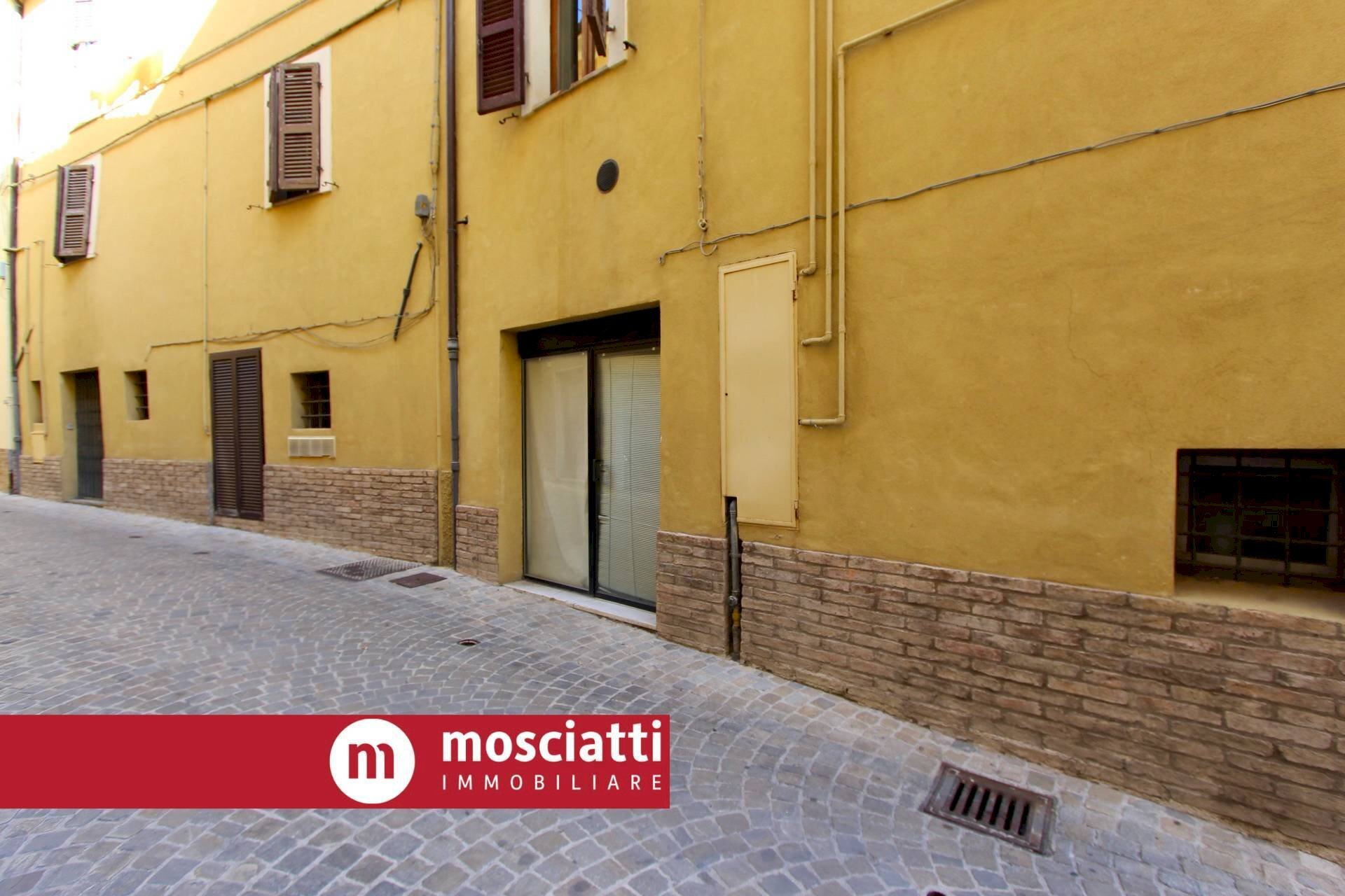 Foto 3 - Commercial Premises Corso Vittorio Emanuele
 
28, Matelica - photo 3