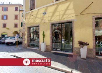 Foto 2 - Locale Commerciale Corso Vittorio Emanuele
28, Matelica - foto 2