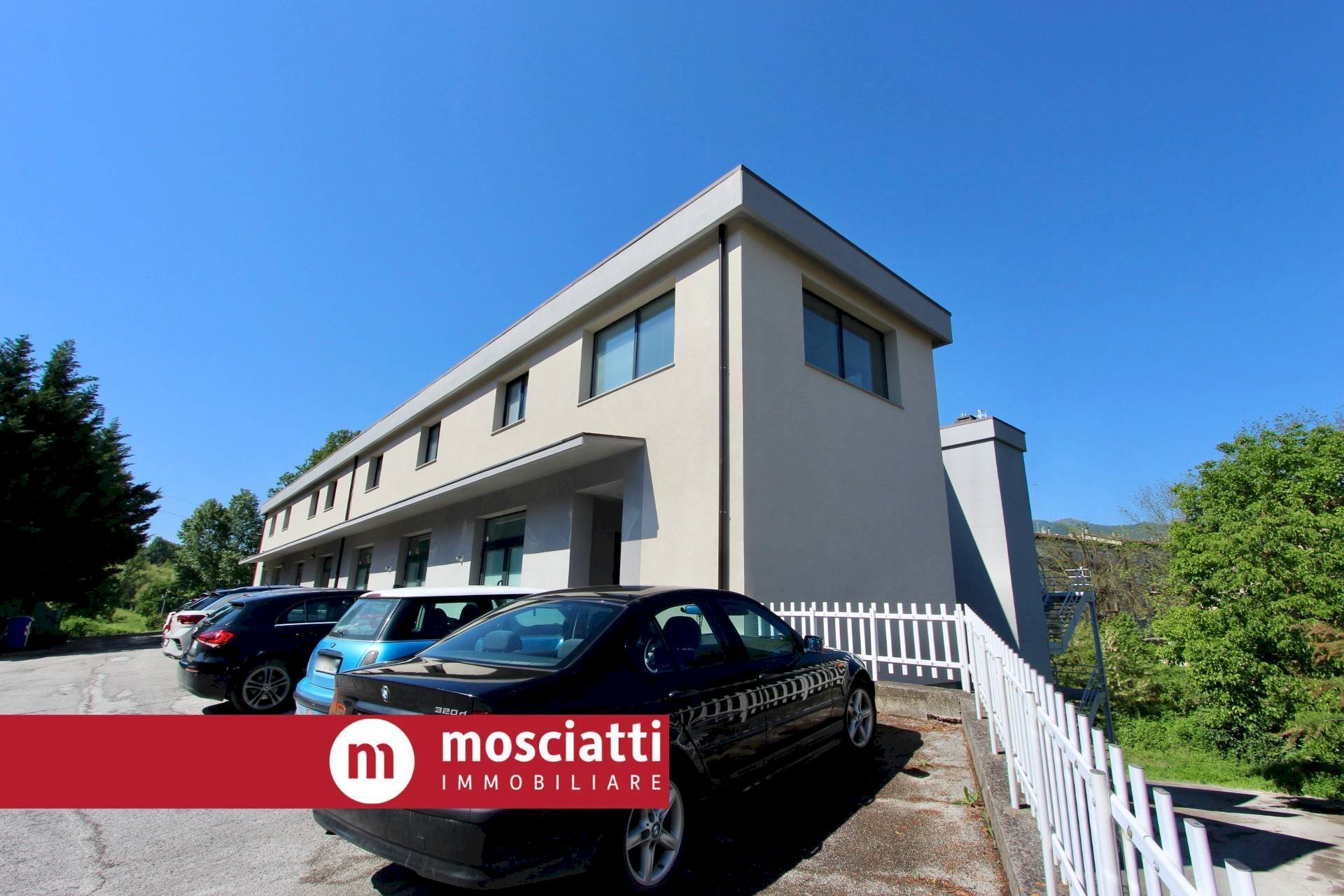 Foto 2 - Locale Commerciale Via Tagliamento, Castelraimondo - foto 2