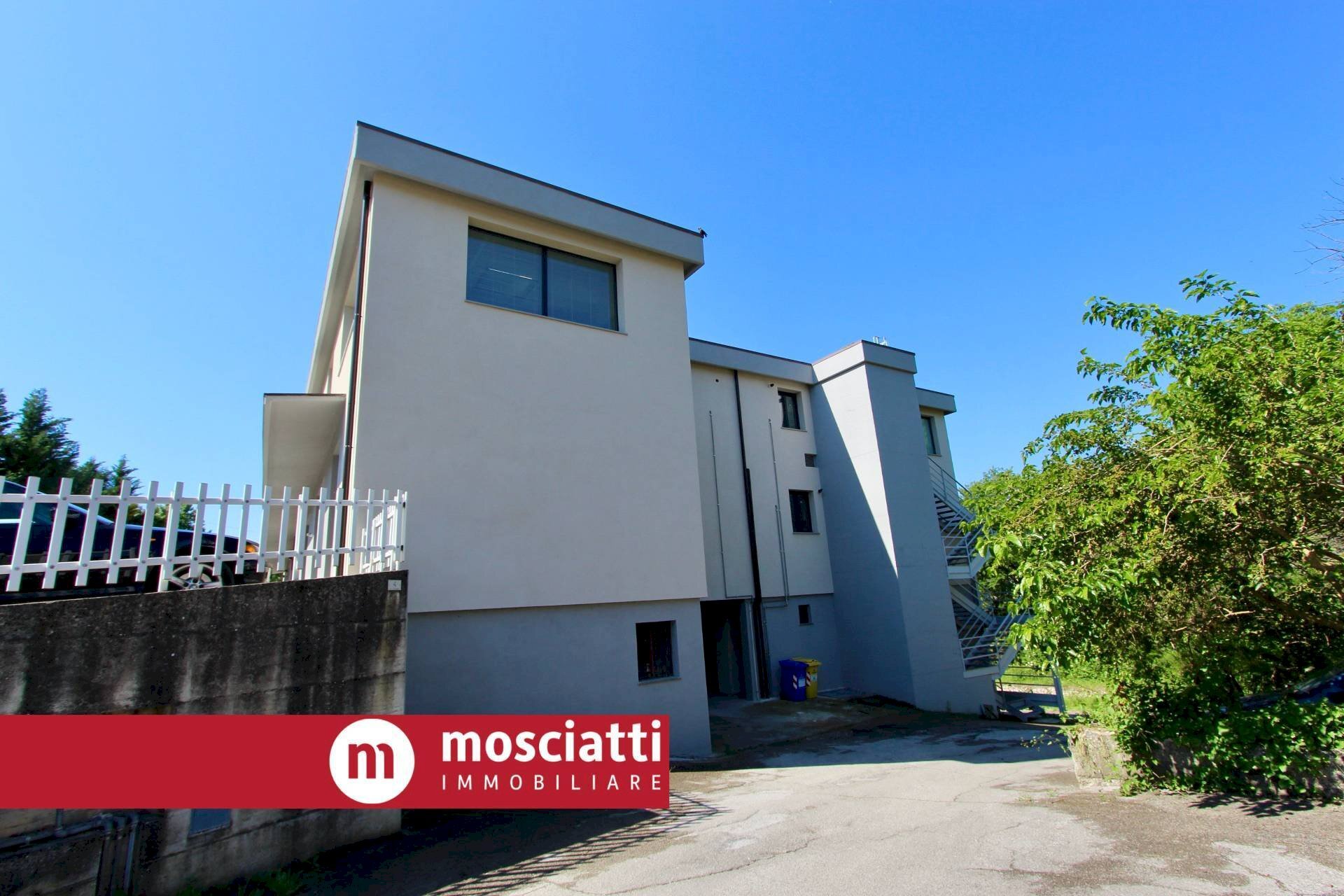 Foto 3 - Locale Commerciale Via Tagliamento, Castelraimondo - foto 3