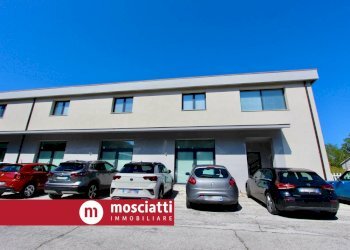 Foto 1 - Locale Commerciale Via Tagliamento, Castelraimondo - foto 1