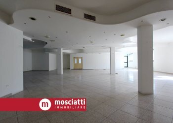 Foto 4 - Locale Commerciale Via Tagliamento, Castelraimondo - foto 4