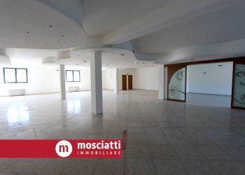 Foto 5 - Locale Commerciale Via Tagliamento, Castelraimondo - foto 5