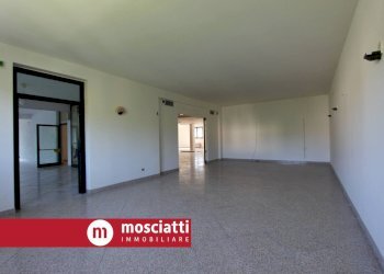 Foto 9 - Locale Commerciale Via Tagliamento, Castelraimondo - foto 9