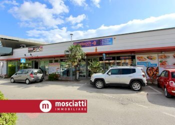 Foto 1 - Locale Commerciale Strada Statale Muccese Nord, Matelica - foto 1