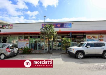 Foto 2 - Locale Commerciale Strada Statale Muccese Nord, Matelica - foto 2