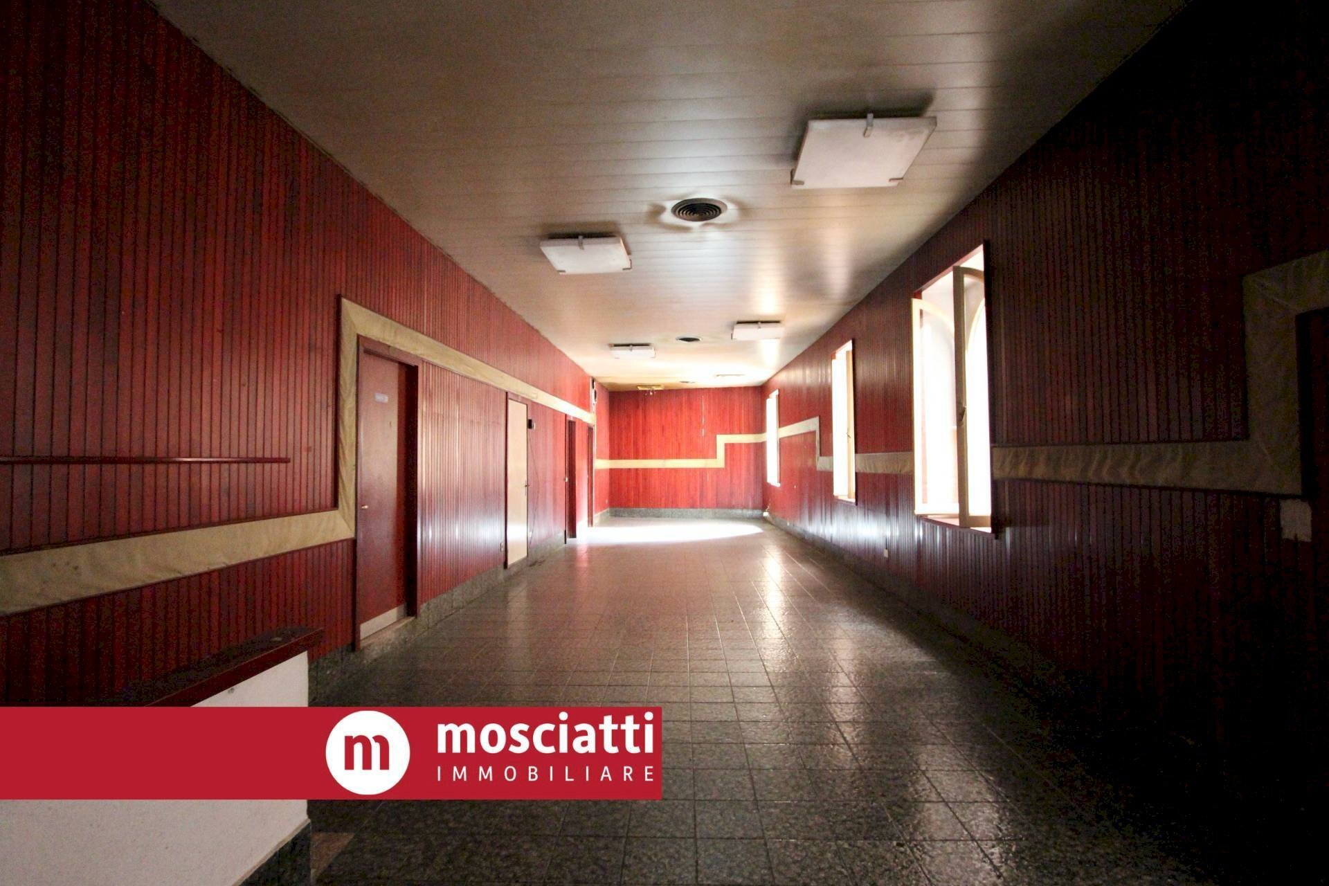 Foto 2 - Commercial Premises Corso Vittorio Emanuele
 
35, Matelica - photo 2